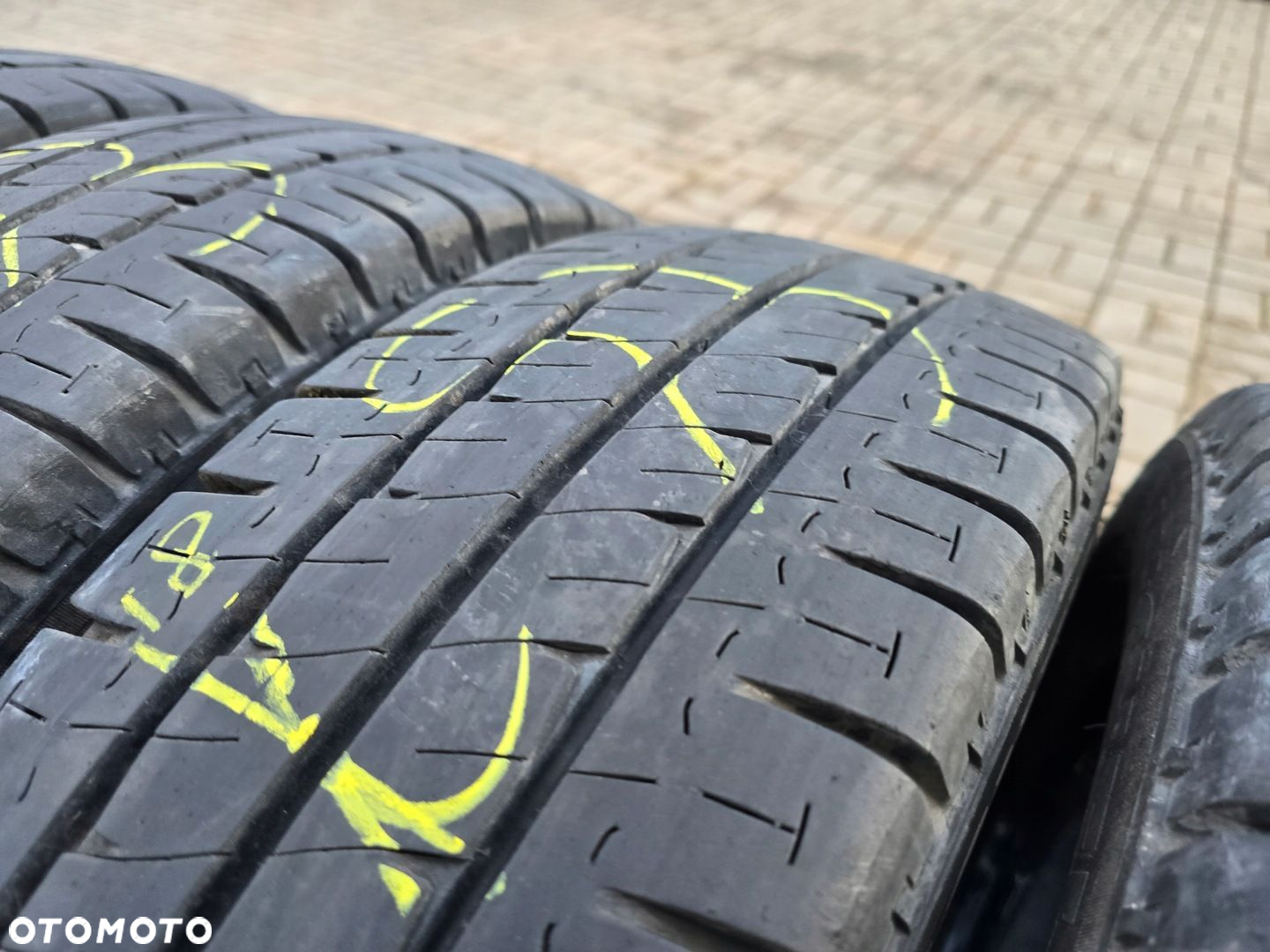 MICHELIN AGILIS 195/70R15C 104/102R 8mm 4X 18R - 4