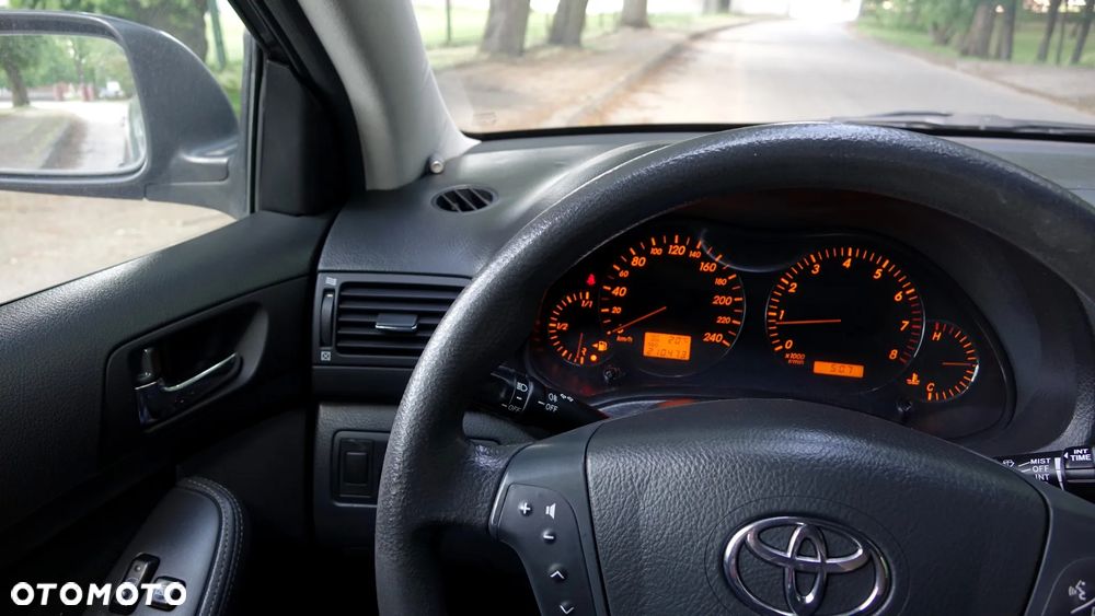 Toyota Avensis - 14