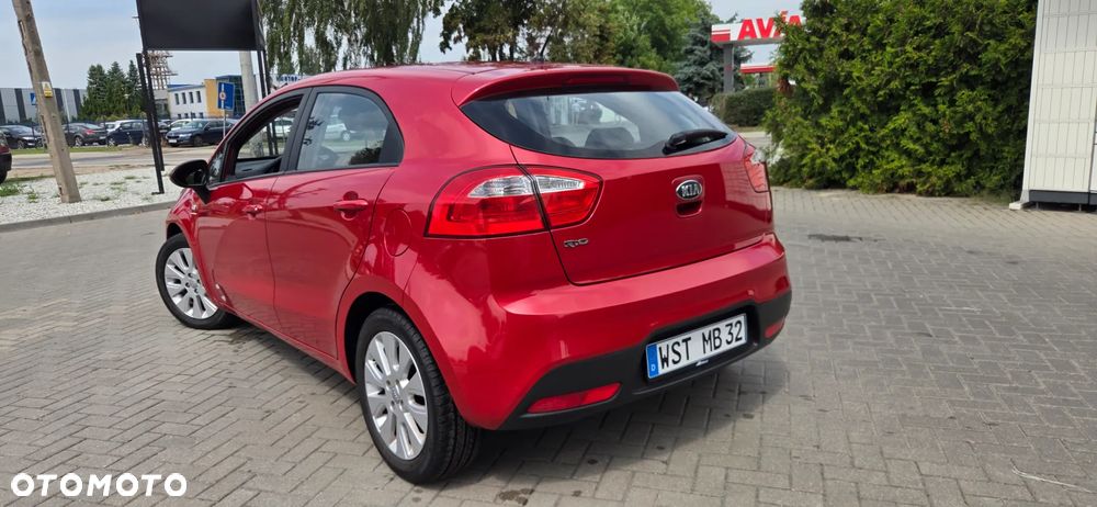 Kia Rio 1.2 Fifa World Cup Edition - 13
