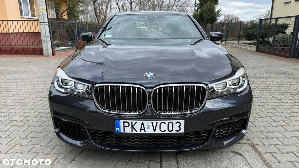 BMW Seria 7 740i - 8