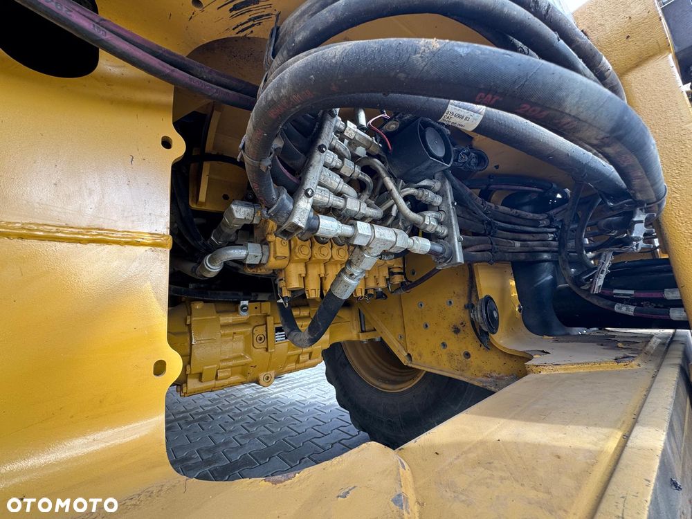 Caterpillar 428 - 24