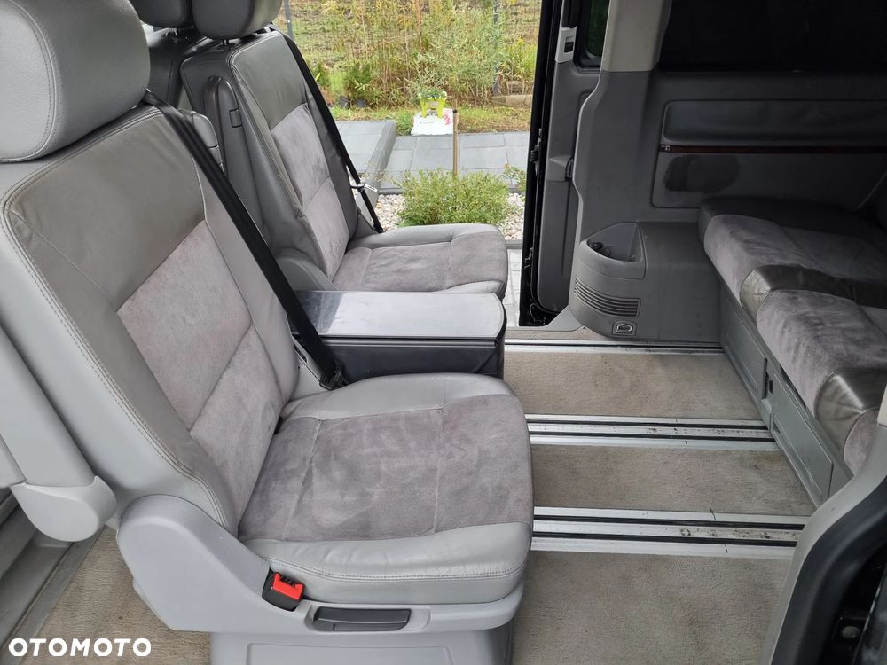 Volkswagen Multivan - 23