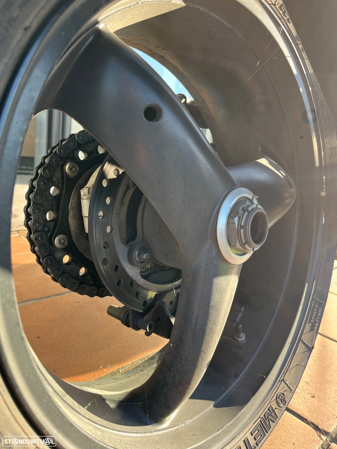 Triumph Daytona 959 I - 11