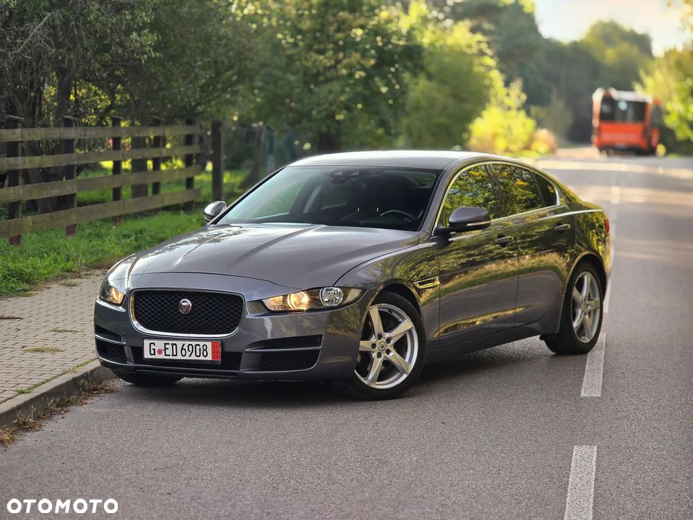 Jaguar XE 2.0 D Prestige - 2