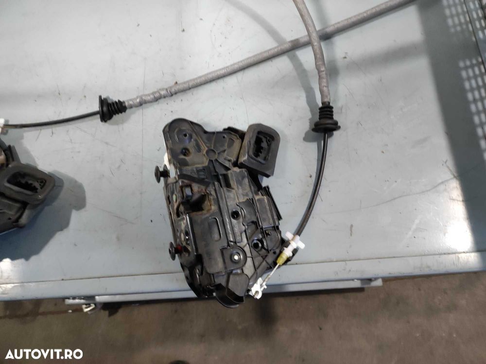 Broasca fata stanga dreapta volkswagen vw polo 5k1837016b - 5