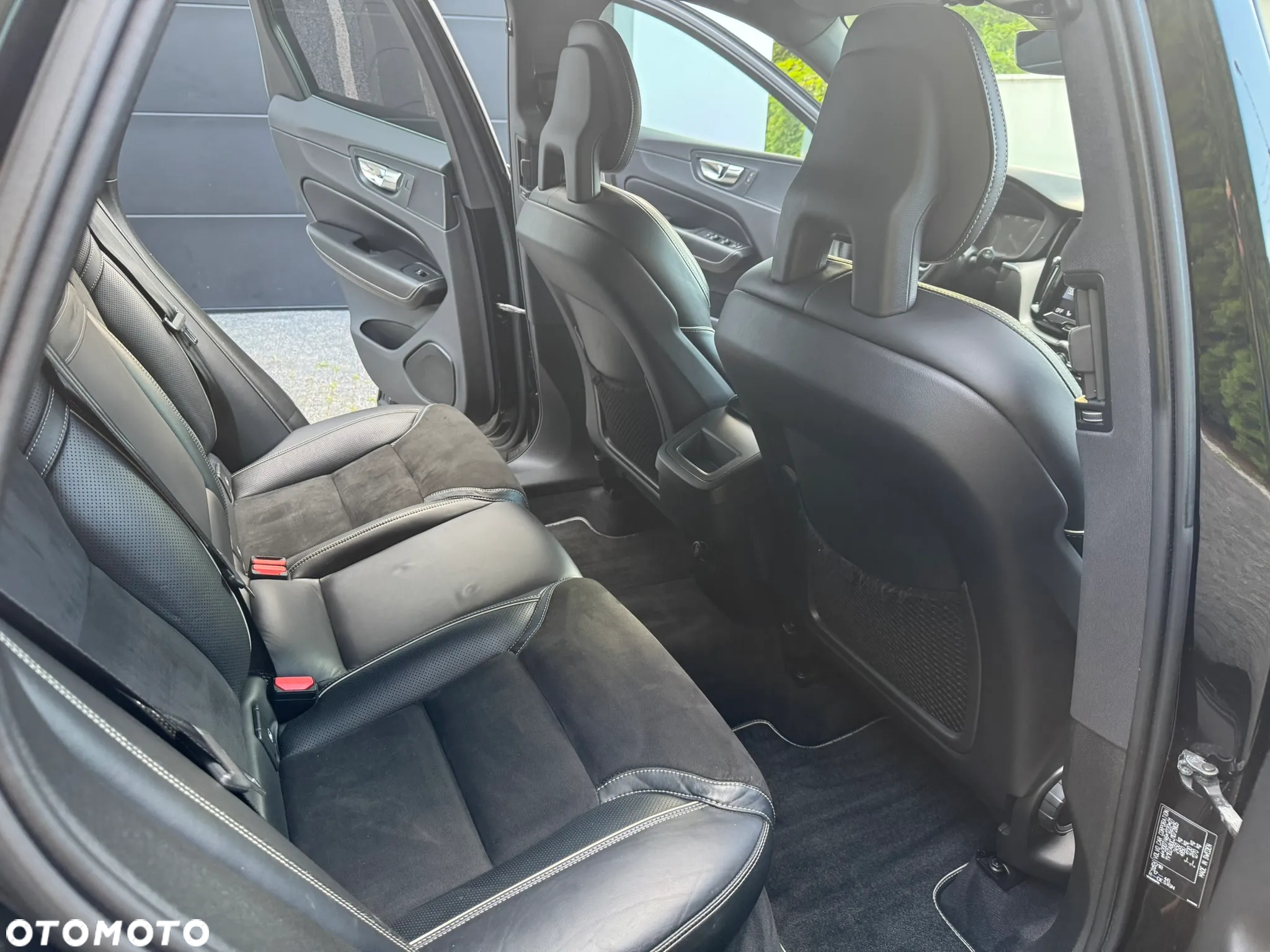 Volvo XC 60 D4 AWD R-Design - 19