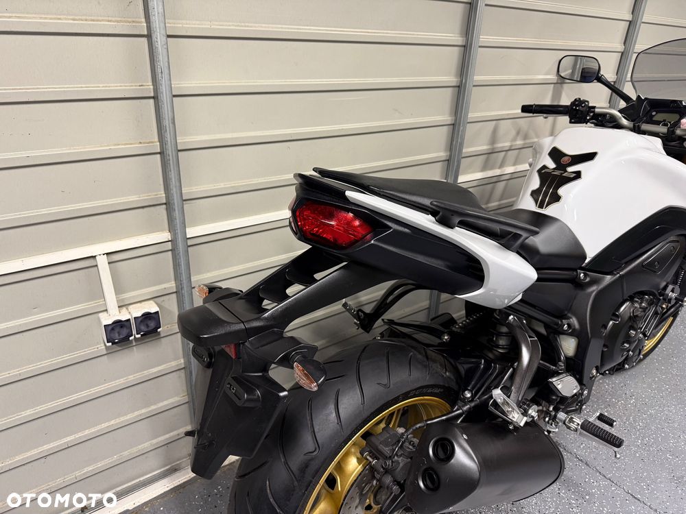 Yamaha FZ8 - 4