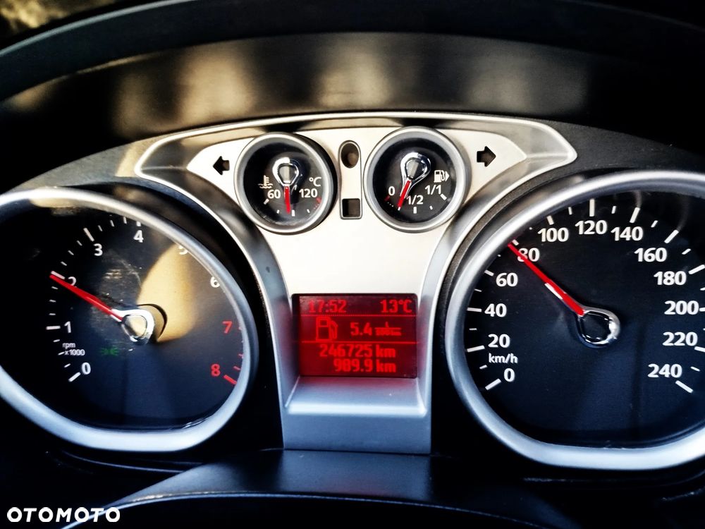 Ford Focus 2.0 16V Sport - 12