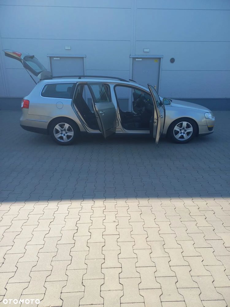 Volkswagen Passat 1.9 TDI DPF BlueMotion - 18