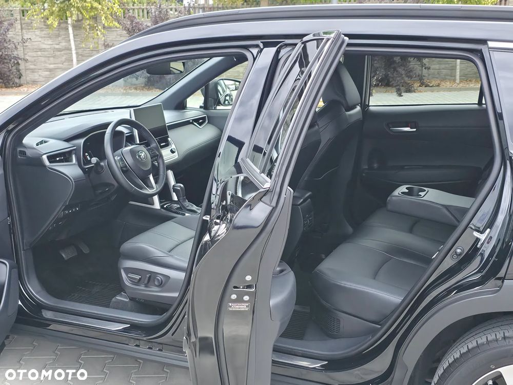 Toyota Corolla Cross 2.0 Hybrid Executive AWD - 17