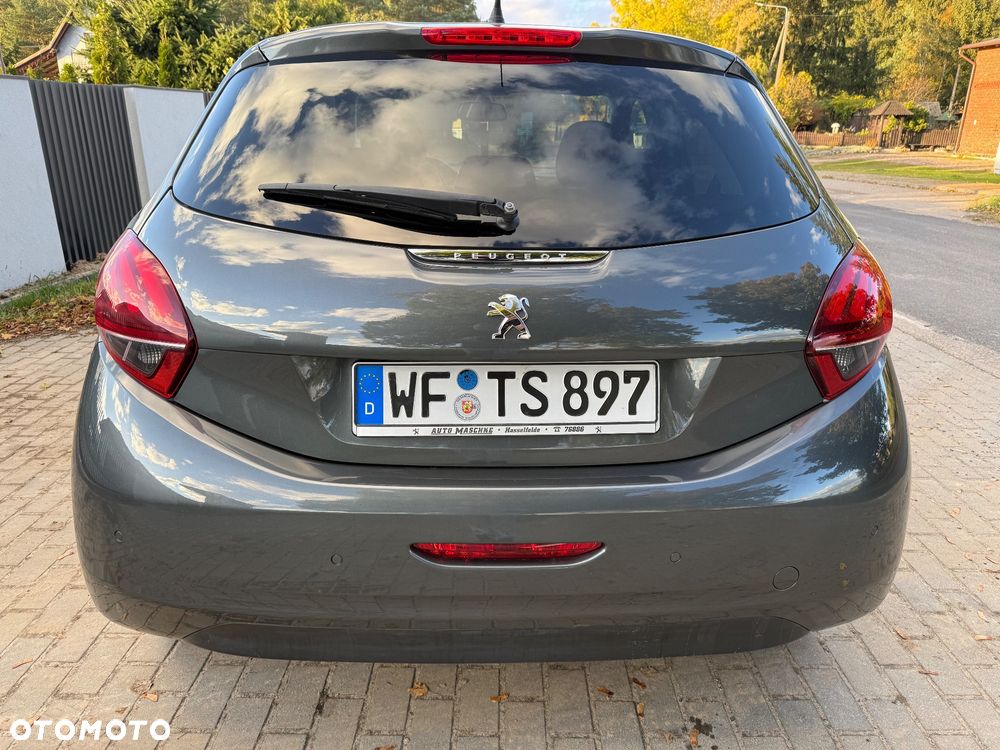 Peugeot 208 - 10
