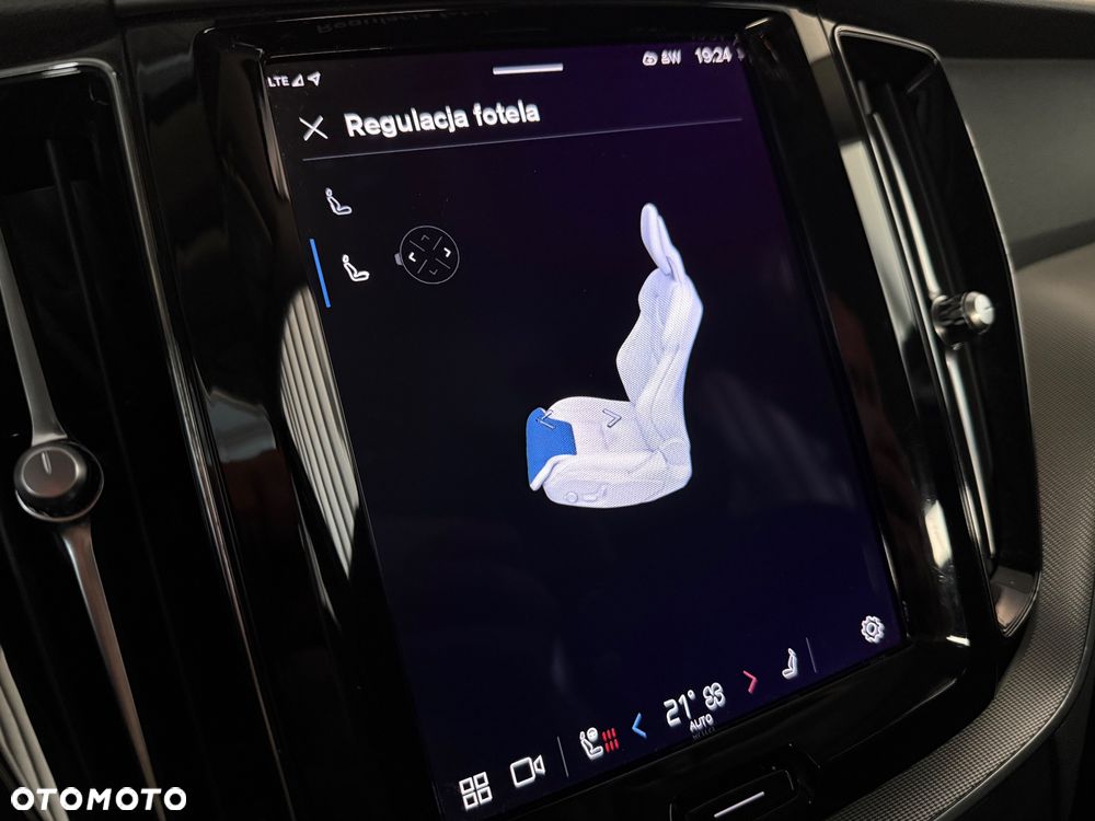 Volvo XC 60 B4 D Plus Dark - 33