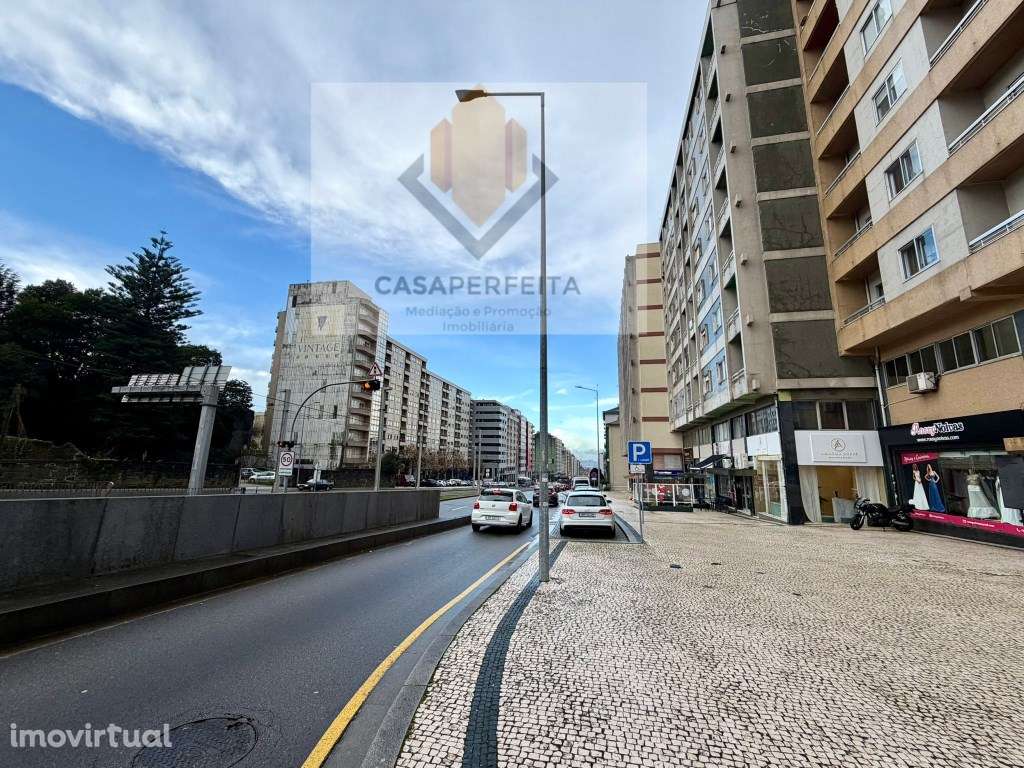 Apartamento T2+1 de 2 Frentes com Varandas - Estação de Metro de Sa... - Grande imagem: 3/25