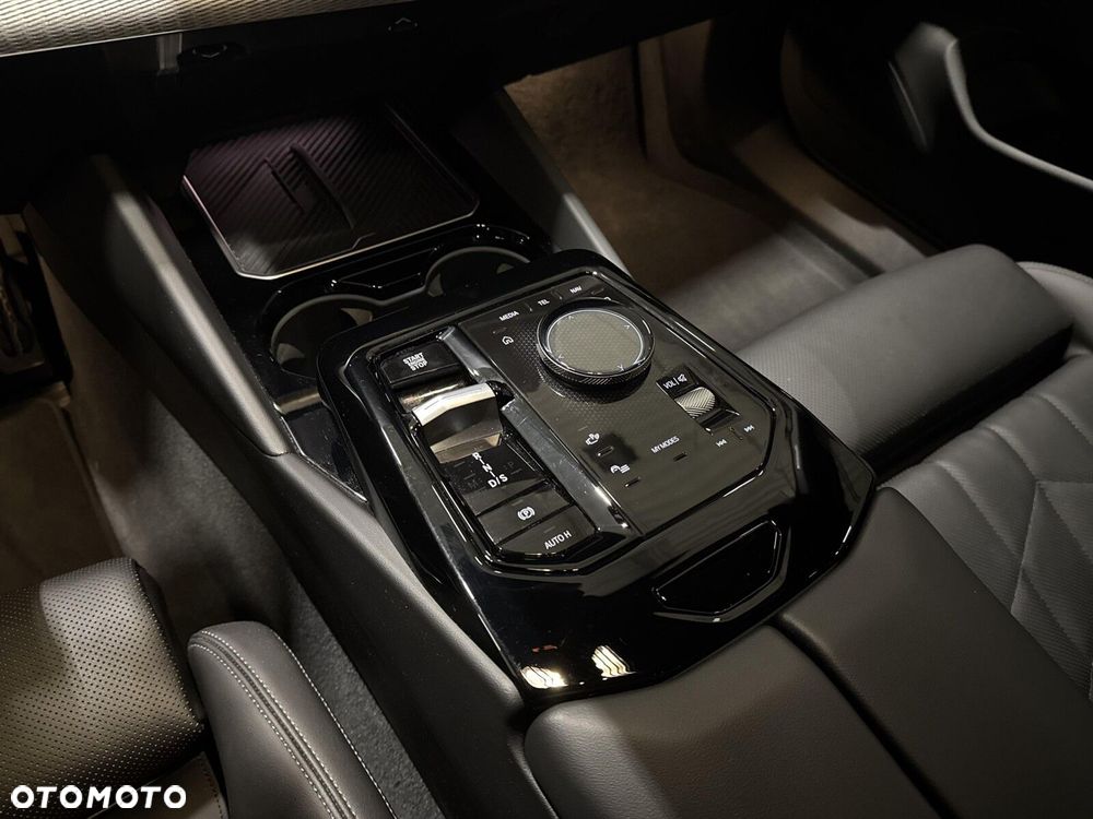 BMW Seria 5 530e xDrive PHEV M Sport - 16