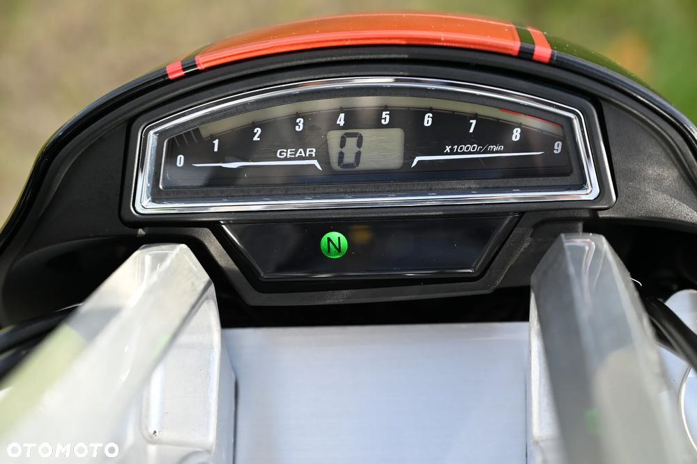Suzuki Intruder - 9