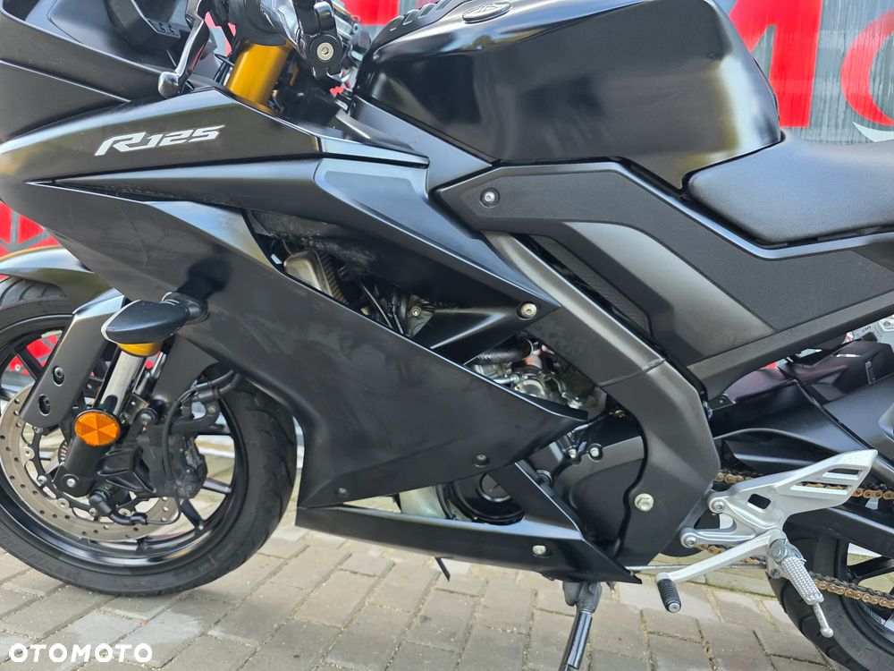 Yamaha YZF - 11