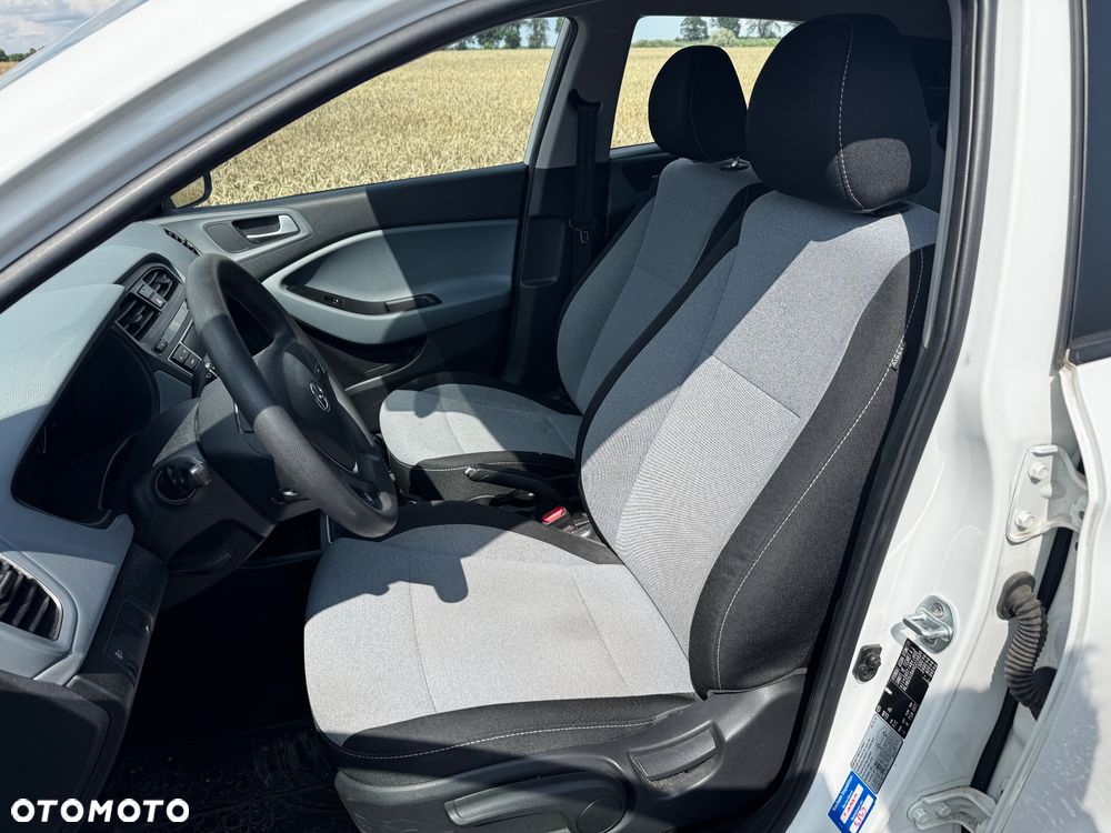 Hyundai i20 - 20