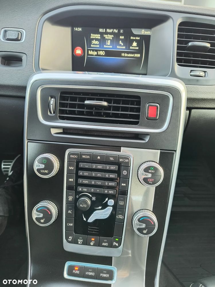 Volvo V60 D6 AWD Plug-in Hybrid Summum - 25