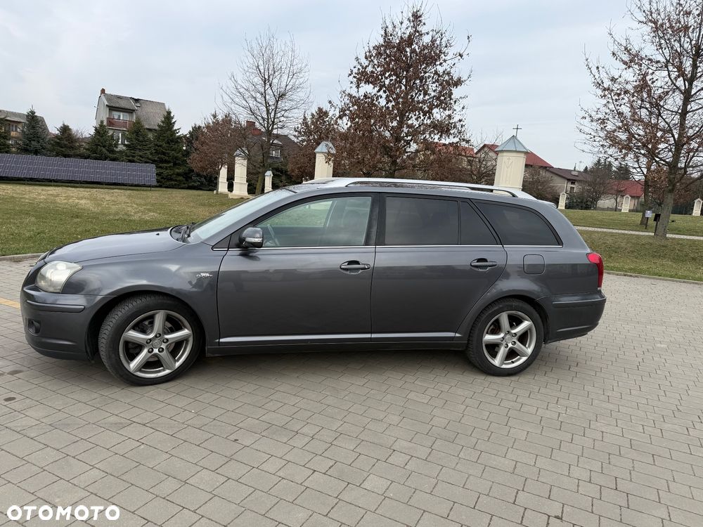 Toyota Avensis 2.2 D-CAT Team - 16