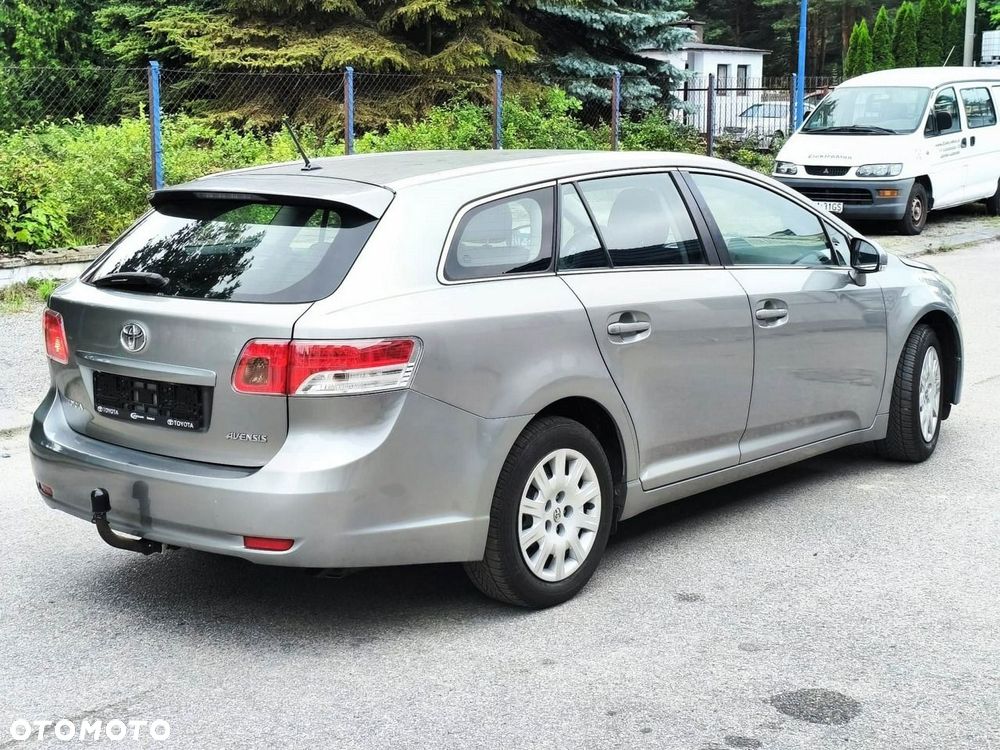 Toyota Avensis - 2