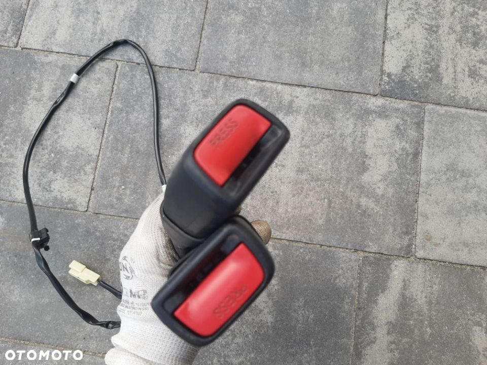 ZAPINKA PASA BEZPIECZEŃSTWA PRZÓD SUZUKI SWIFT MK7 11-17 - 2