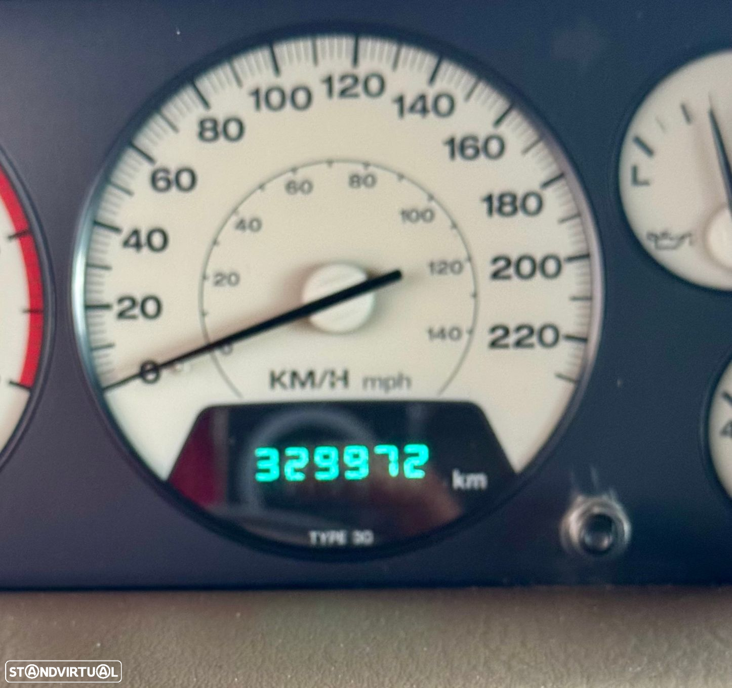 Jeep Grand Cherokee - 24