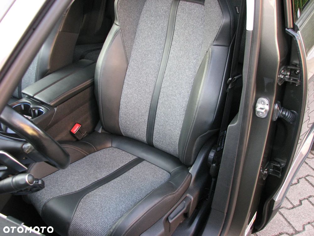 Peugeot 3008 1.5 BlueHDi Allure Pack S&S EAT8 - 22