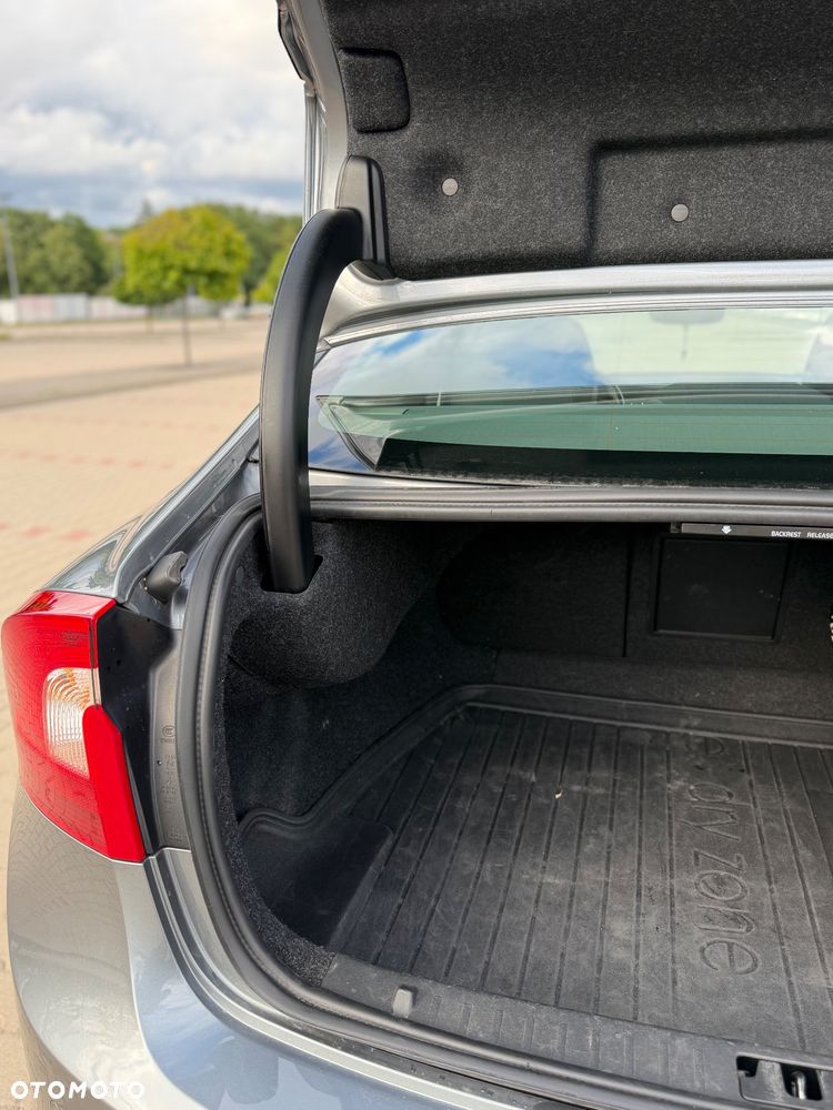 Volvo S60 T5 Geartronic Momentum - 33