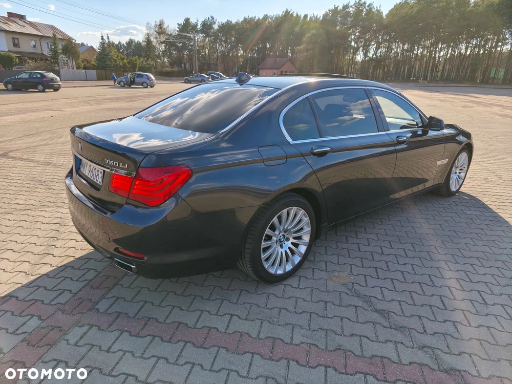 BMW Seria 7 750Li - 5