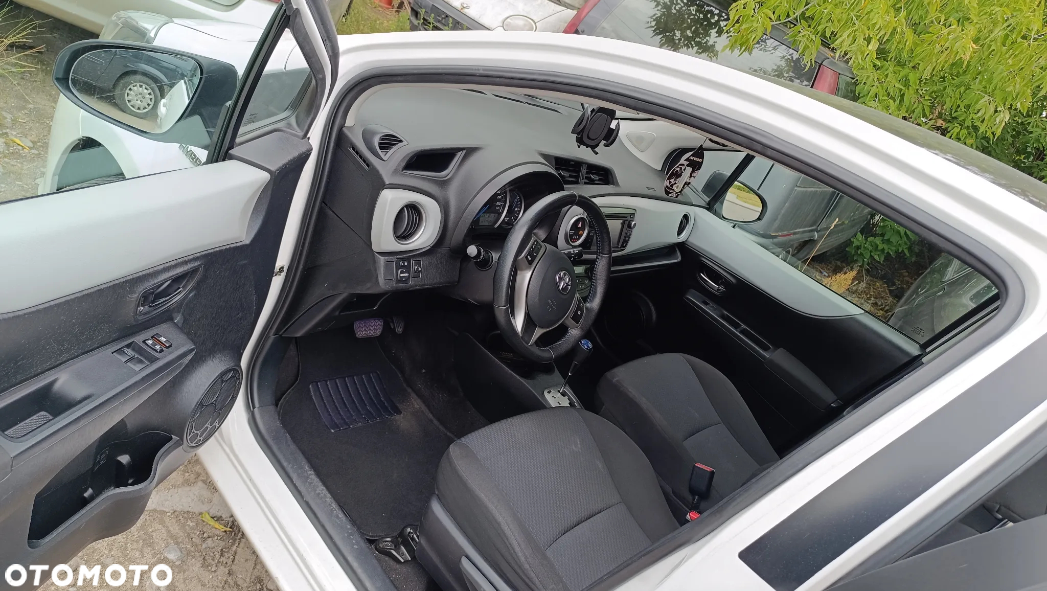Toyota Yaris Hybrid 100 Sol - 7