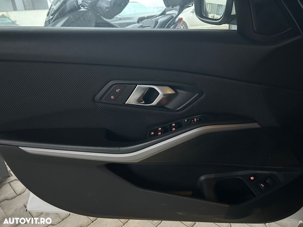 BMW Seria 3 320e Touring Aut. - 18