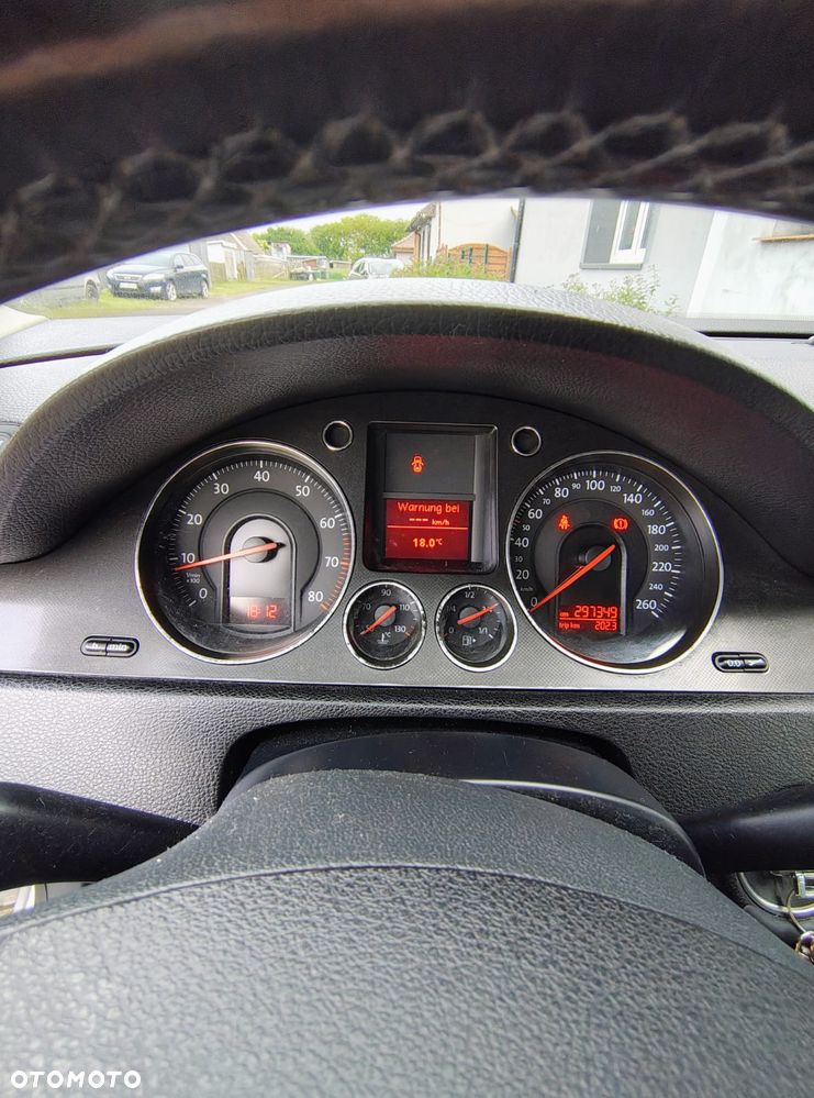 Volkswagen Passat 1.6 FSI Comfortline - 6