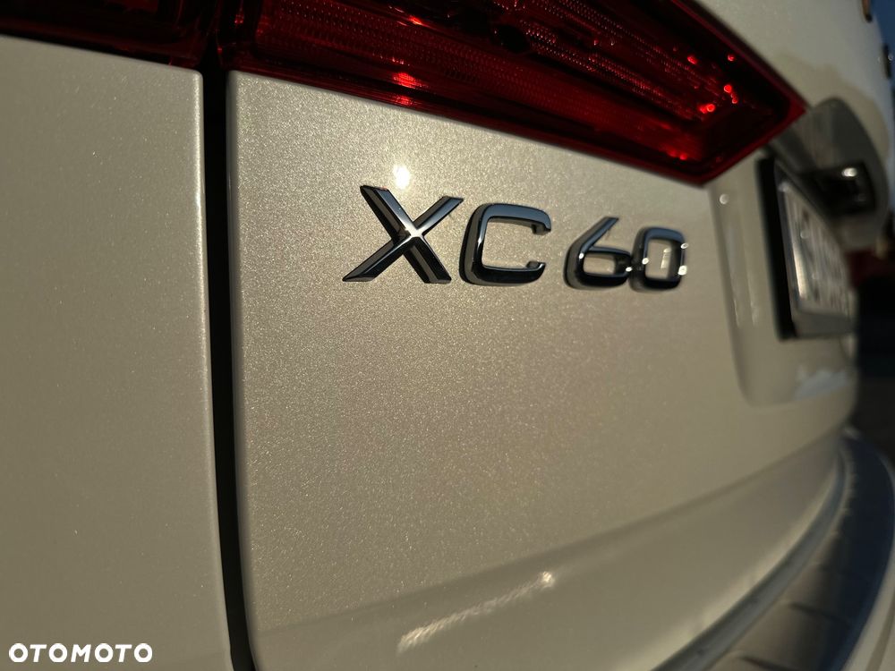 Volvo XC 60 B5 B AWD Plus Bright - 34