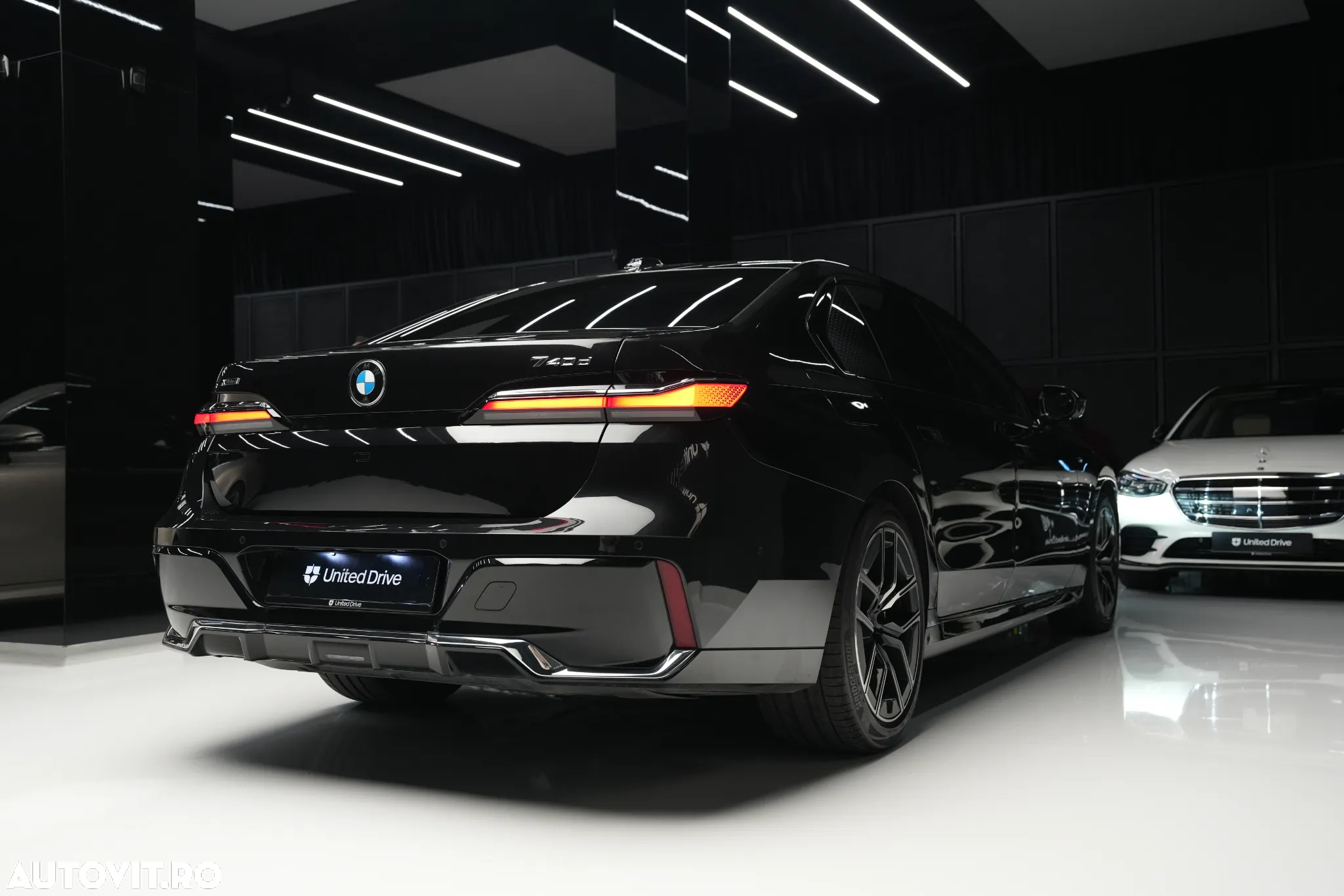 BMW Seria 7 740d xDrive MHEV - 35
