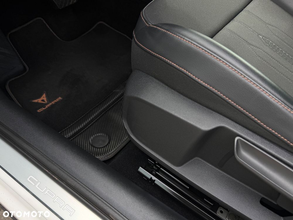 Cupra Formentor 1.4 e-Hybrid DSG Priority - 35