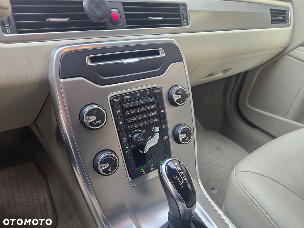 Volvo V70 D2 Summum - 9