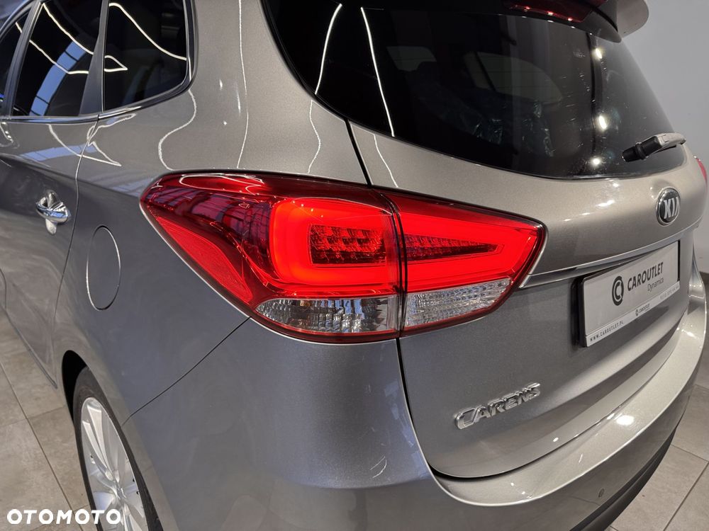 Kia Carens - 12