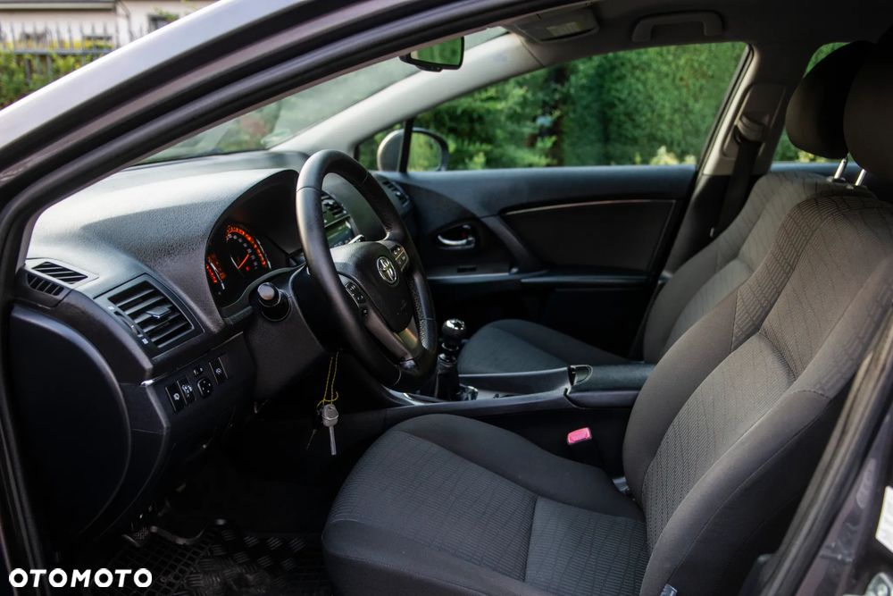 Toyota Avensis Touring Sports 1.8 Comfort - 18