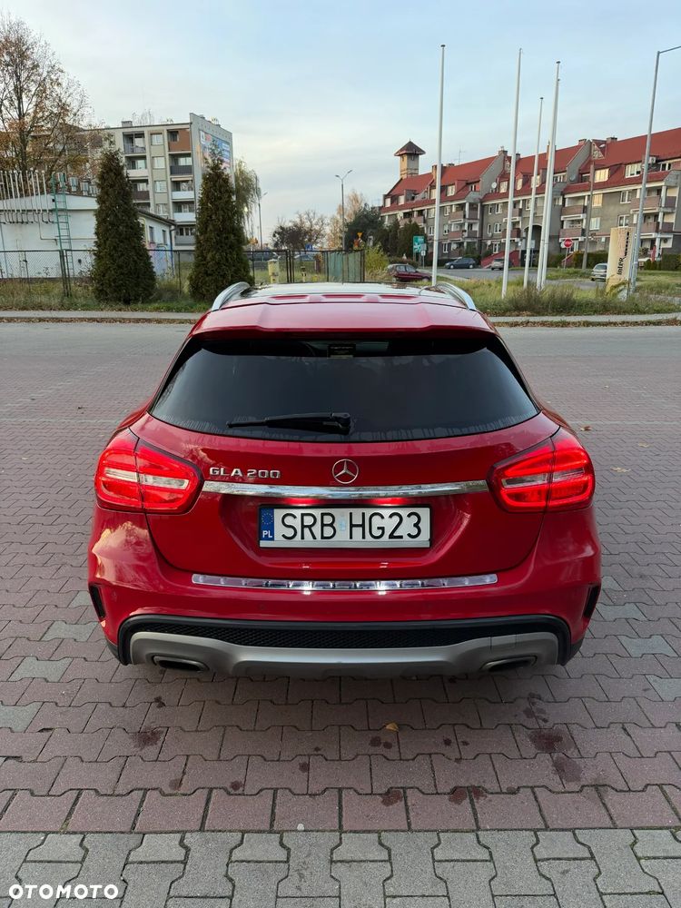 Mercedes-Benz GLA - 9
