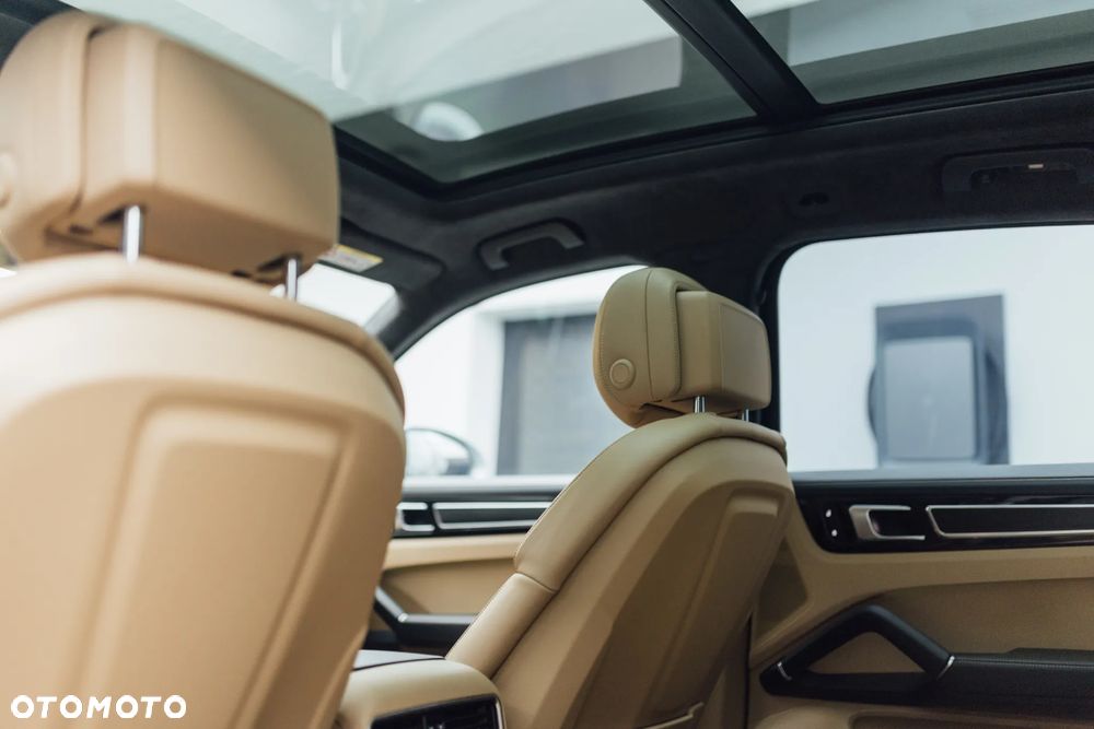 Porsche Cayenne - 27