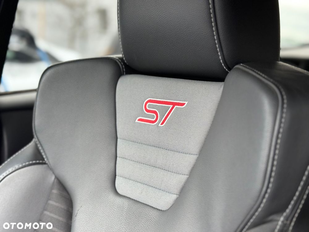 Ford Focus 2.0 EcoBoost ST mit Leder-Sport-Paket - 33