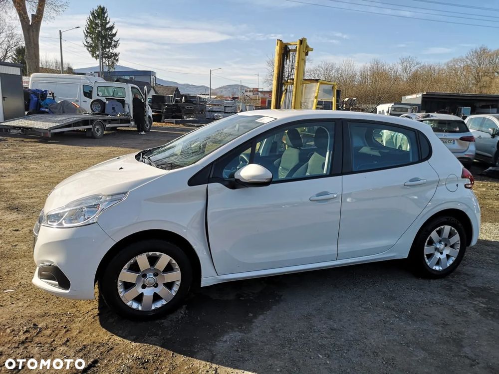 Peugeot 208 - 11