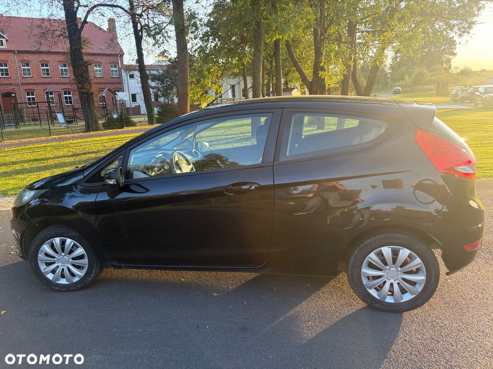 Ford Fiesta 2011 photo 2
