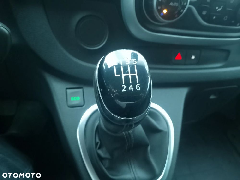 Nissan NV300 - 21
