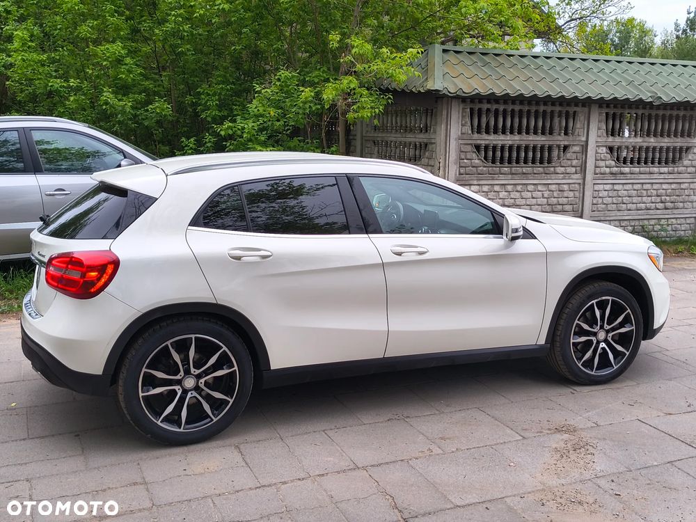 Mercedes-Benz GLA 250 4Matic 7G-DCT Activity Edition - 17