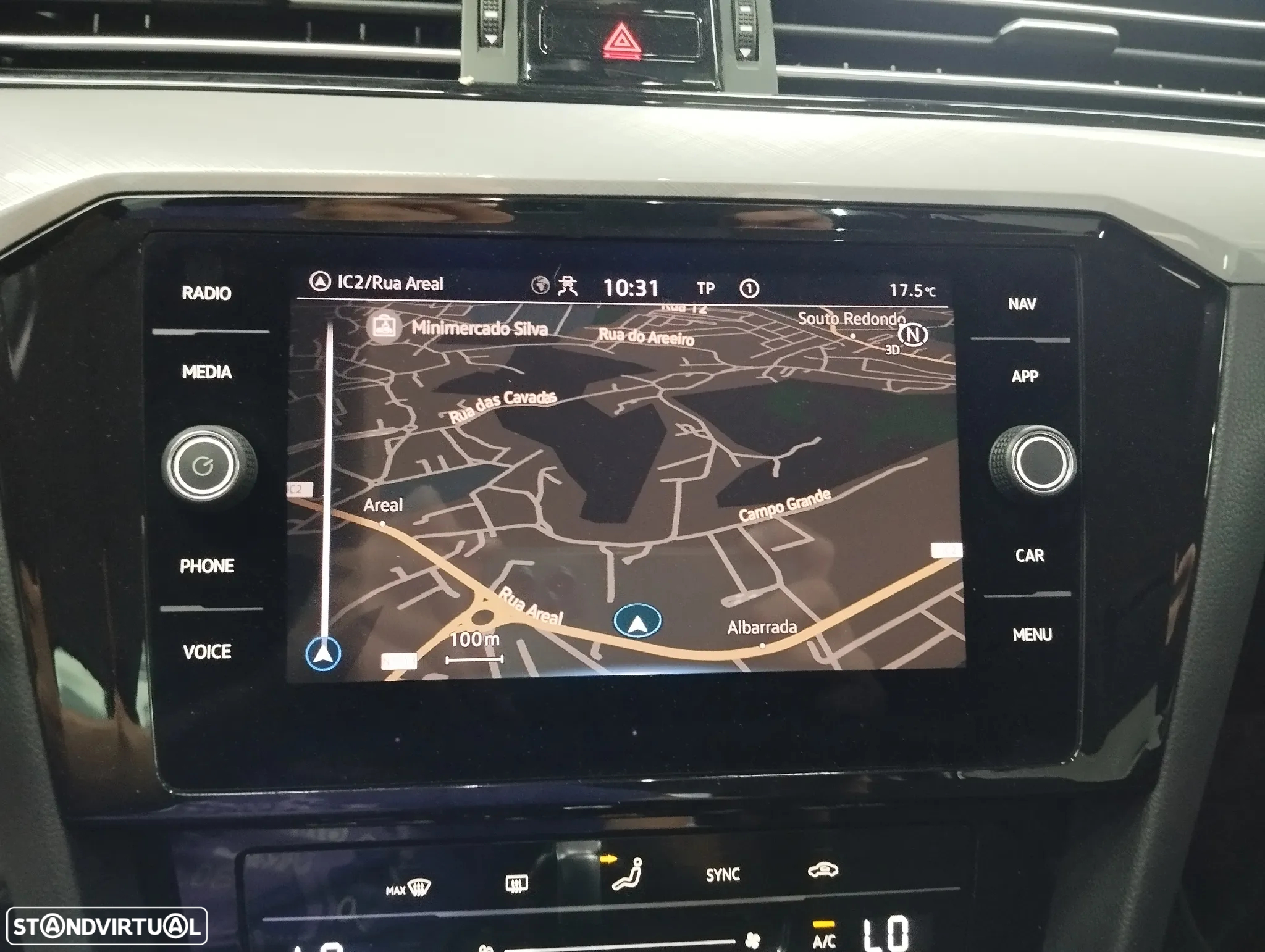 VW Passat Variant 2.0 TDi Business DSG - 23