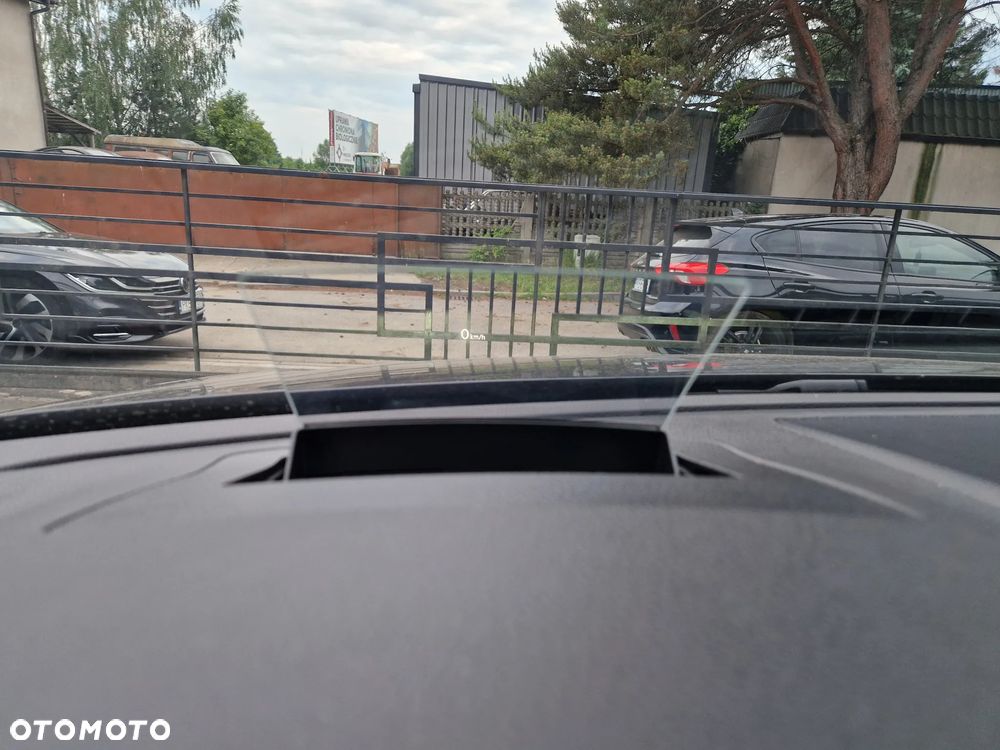Volkswagen Passat Variant 2.0 TDI SCR DSG BlueMotion Highline - 24