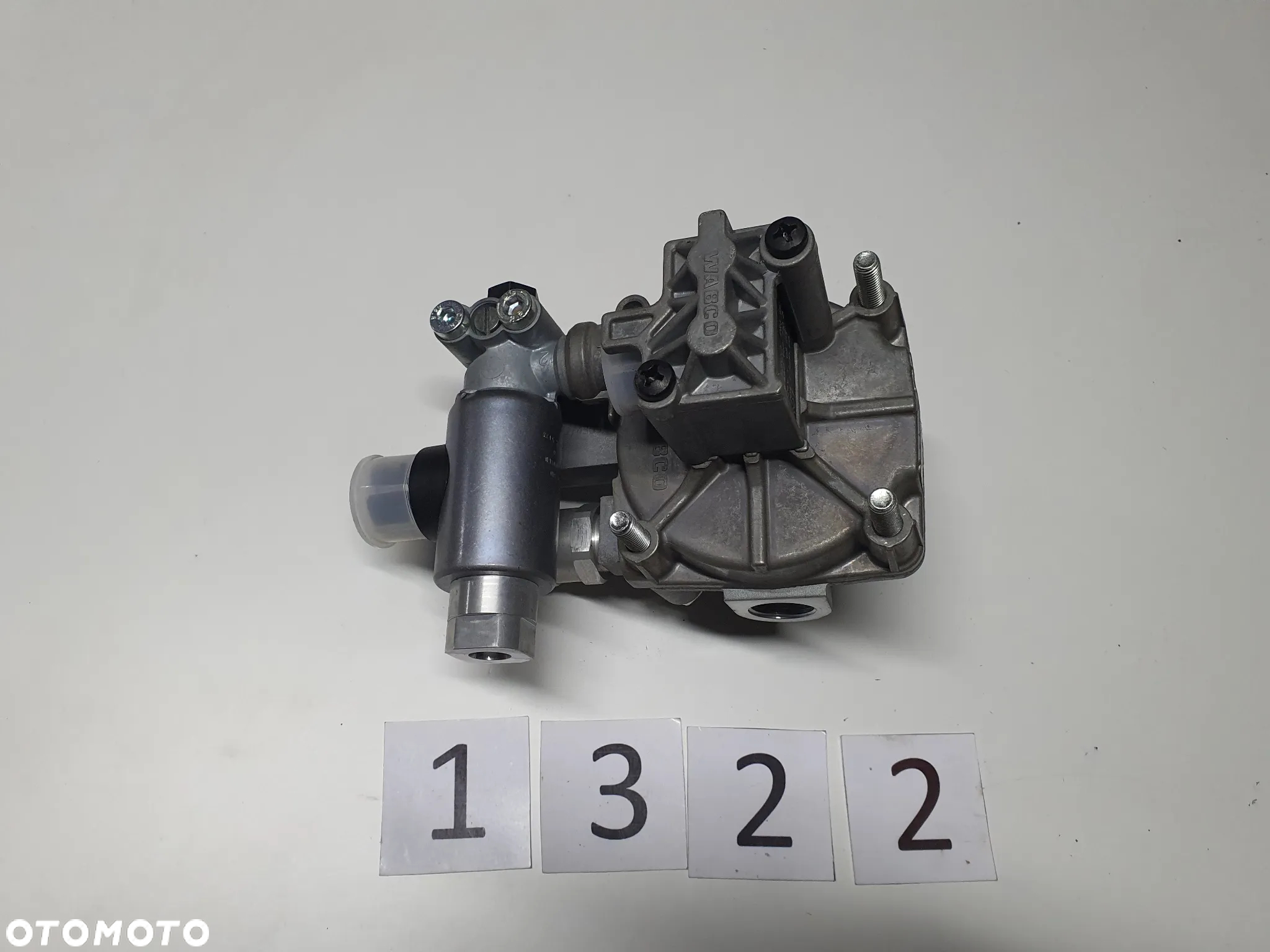 Zawór przekaźnikowy, modulator EBS naczepy Wabco 4802070010 - 9