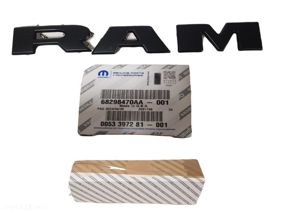 FABRYCZNIE NOWE ORYGINALNE LOGO EMBLEMAT PRZEDNI DODGE RAM 19-25 CZARNY MAT 68298470AA - 1