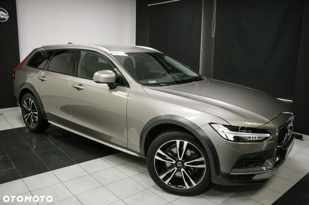 Volvo V90 Cross Country - 6